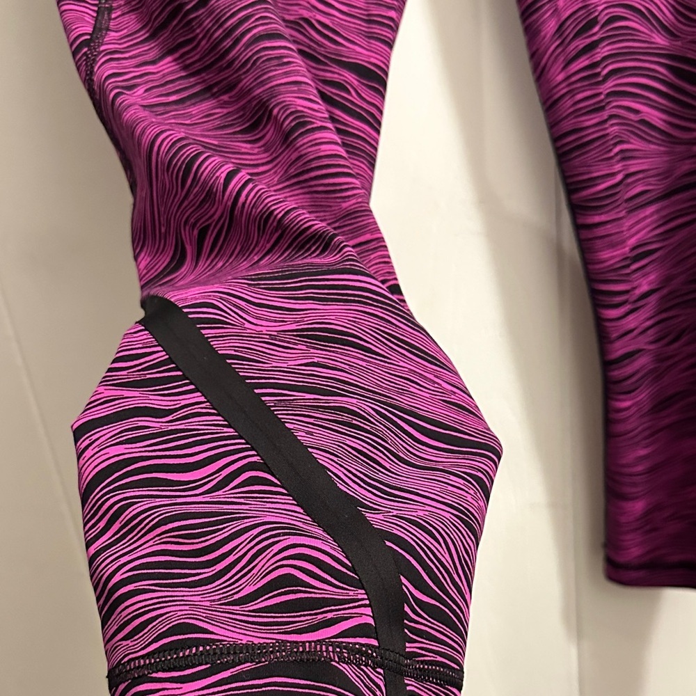lululemon athletica Pink and Black Wave Leggings - Picture 7 of 15